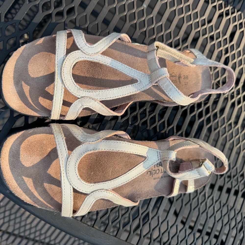 Naot Dorith Gold Sandals with Strappy Design and Comfort. Pristine condition.